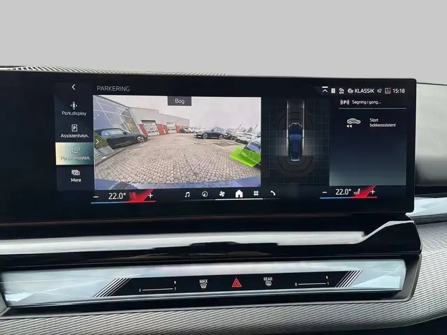 BMW 5 Series view 10