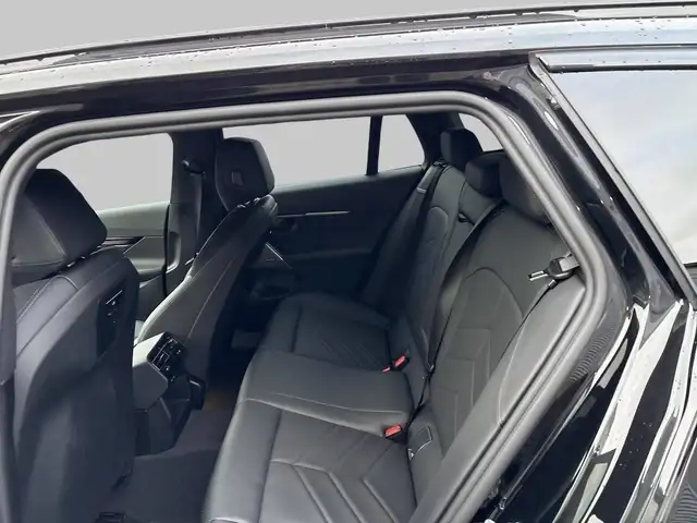 BMW 5 Series view 8
