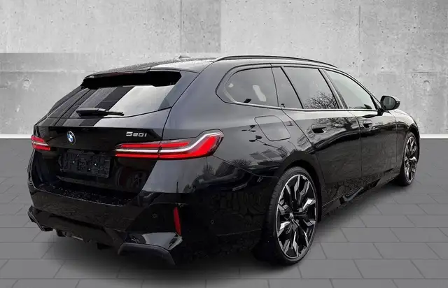 BMW 5 Series view 13