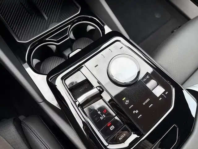 BMW 5 Series view 11