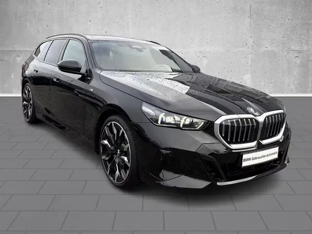 BMW 5 Series view 4