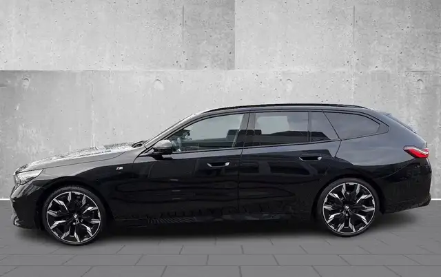 BMW 5 Series view 6