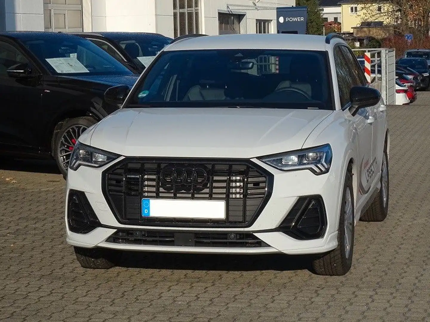 Audi Q3 40 TFSI S Line business quattro Weiß - 2