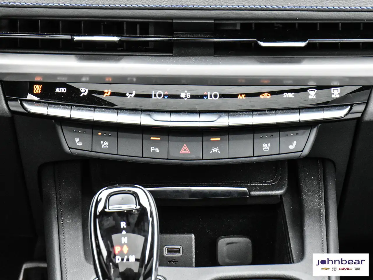 Cadillac XT4 снимка Cadillac XT4