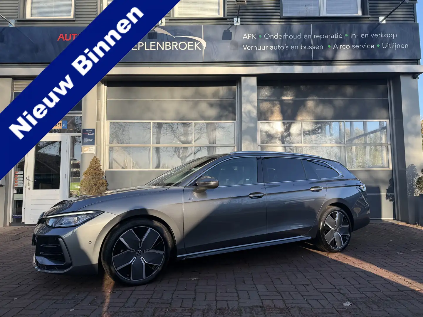 Volkswagen Passat Variant 1.5 eTSI R-Line Edition 150pk | Pano | IQ.Light | Gris - 1