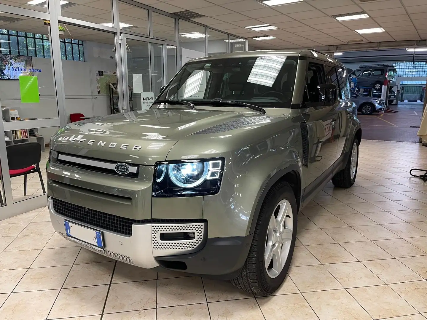 Land Rover Defender Defender 110 3.0d i6 mhev SE awd 200cv auto Verde - 1