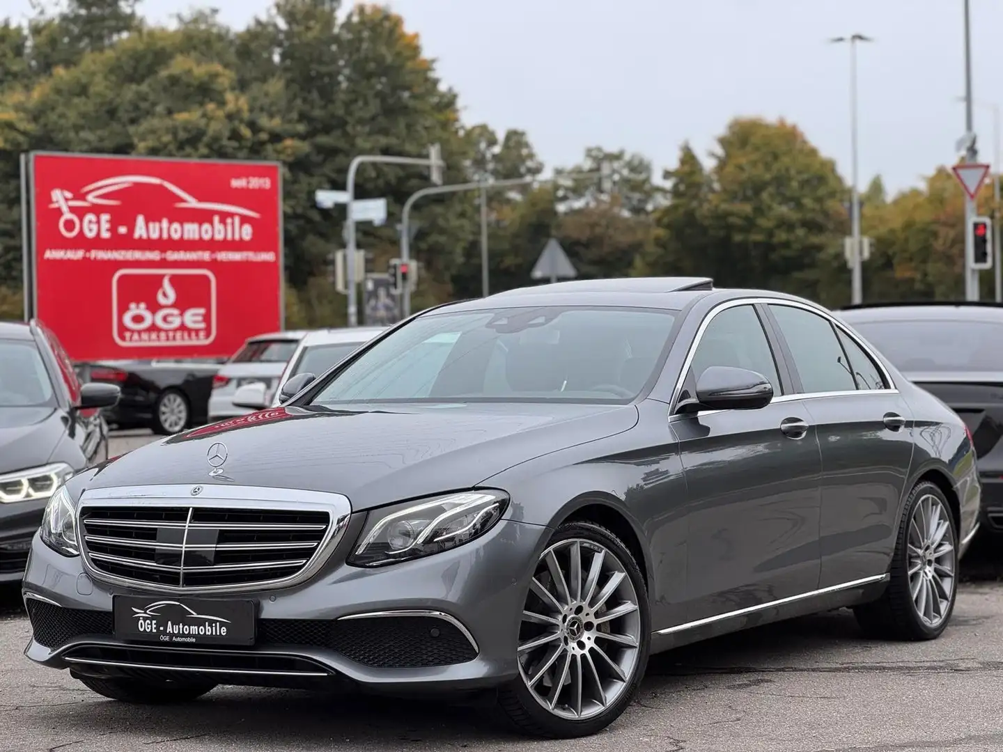 Mercedes-Benz E 350 d E -Klasse 4M/Kamera/ACC/Standhzg/1.Hand Grau - 1