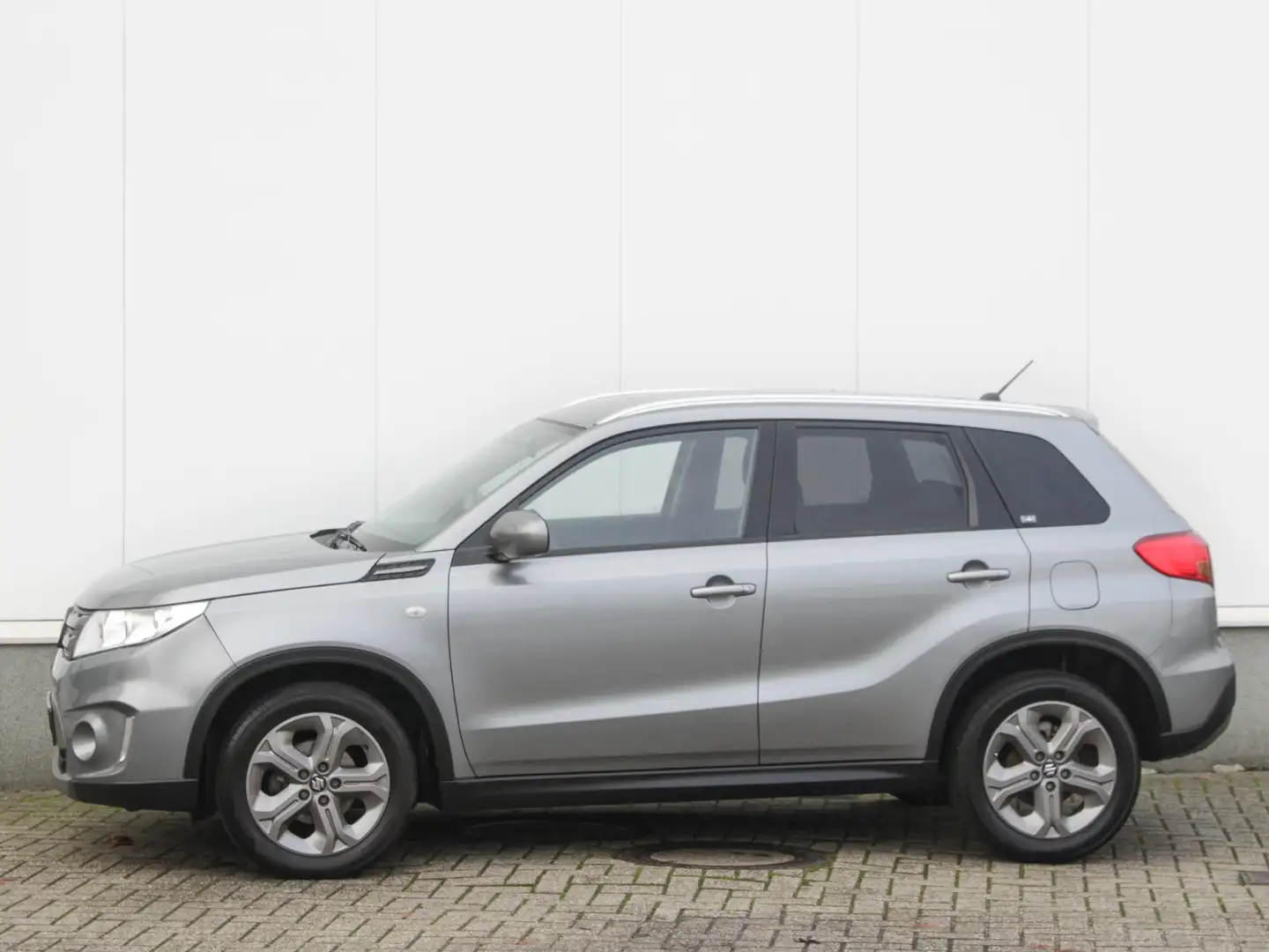Suzuki Vitara 1.6 Exclusive Automaat | Navi | Cruise | Camera | Grijs - 2