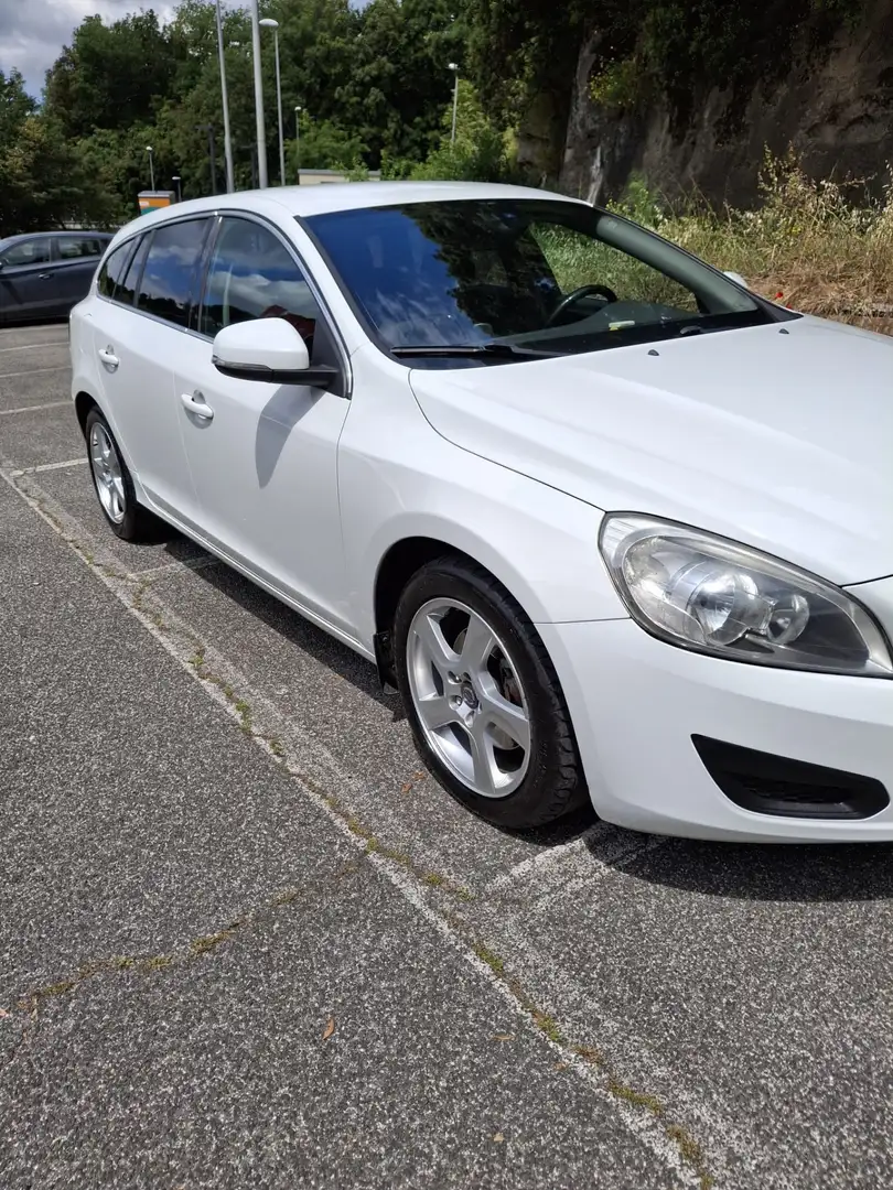 Volvo V60 2.4 d4 Momentum awd geartronic - 2