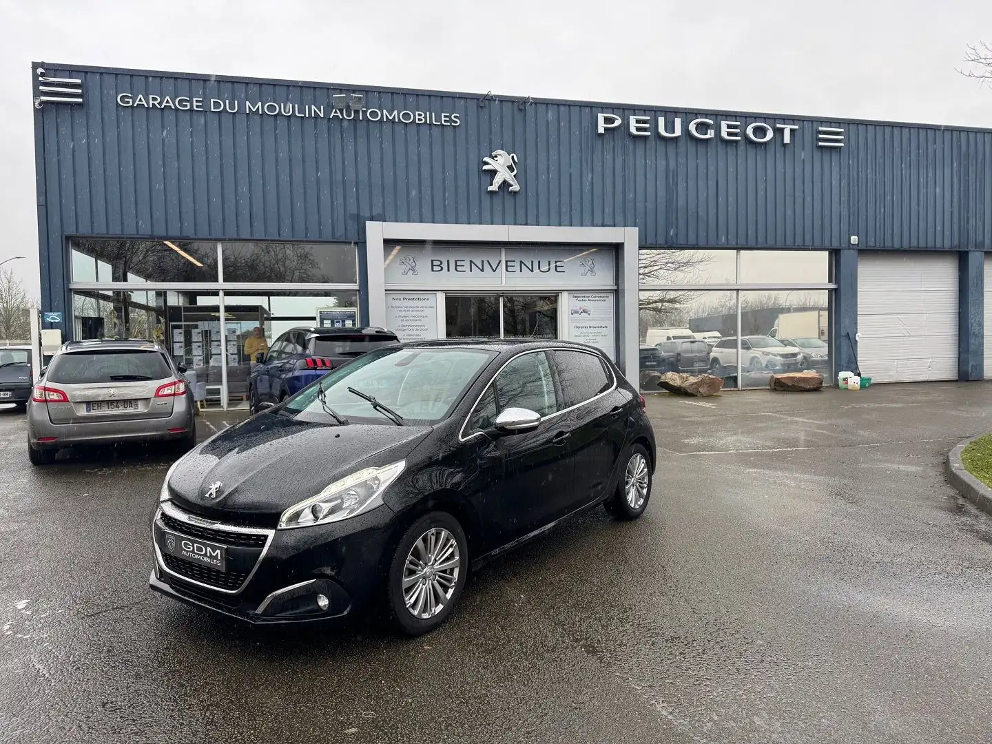 Peugeot 208 1.2 PURETECH 82CH ALLURE 5P Noir - 1