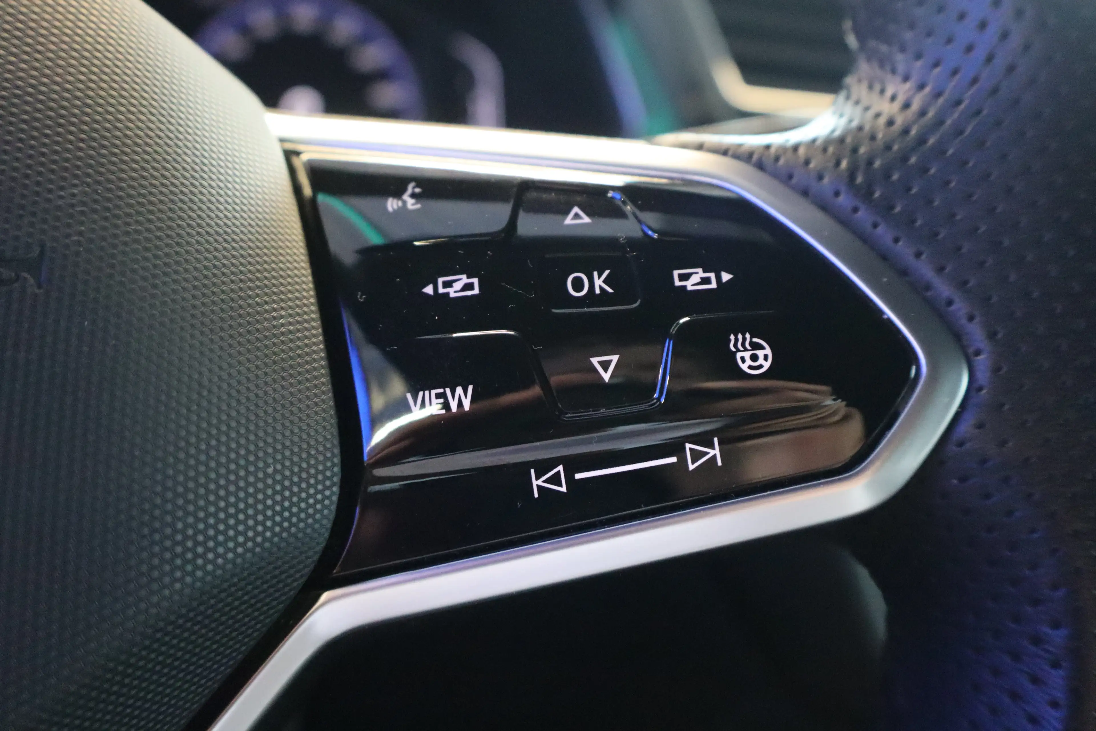 Volkswagen Tiguan Allspace 1.5 TSI R-Line Business 7p. 150PK TREKHAAK | Apple — photo 16