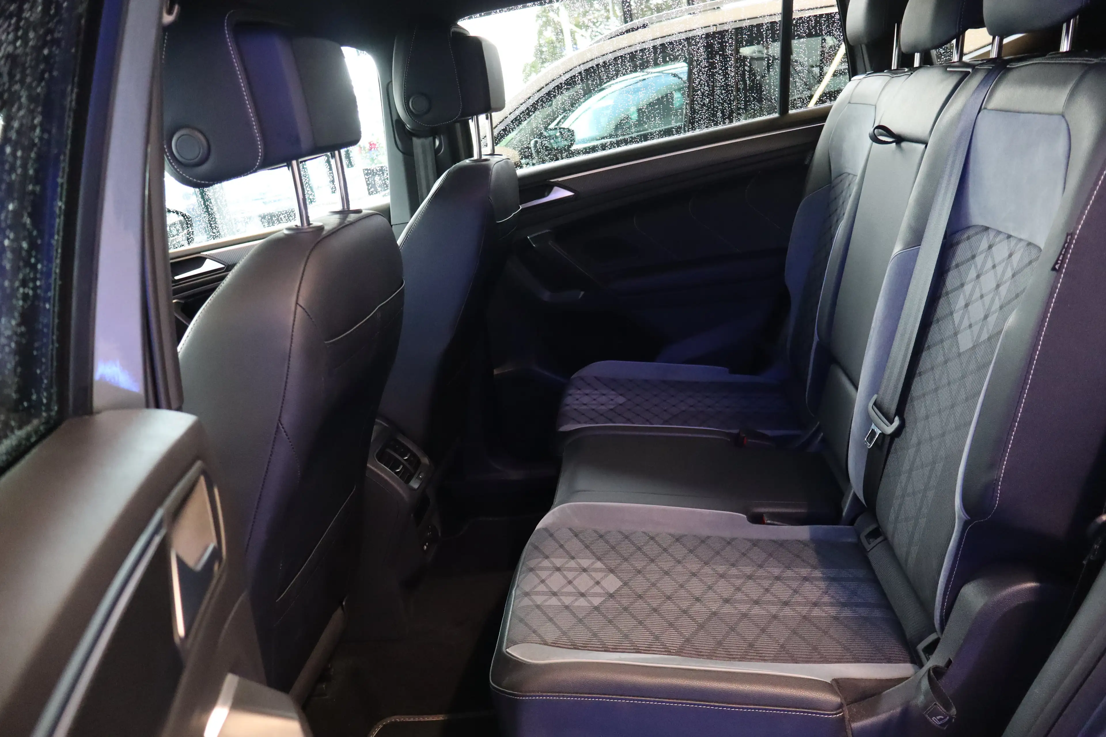Volkswagen Tiguan Allspace 1.5 TSI R-Line Business 7p. 150PK TREKHAAK | Apple — photo 30