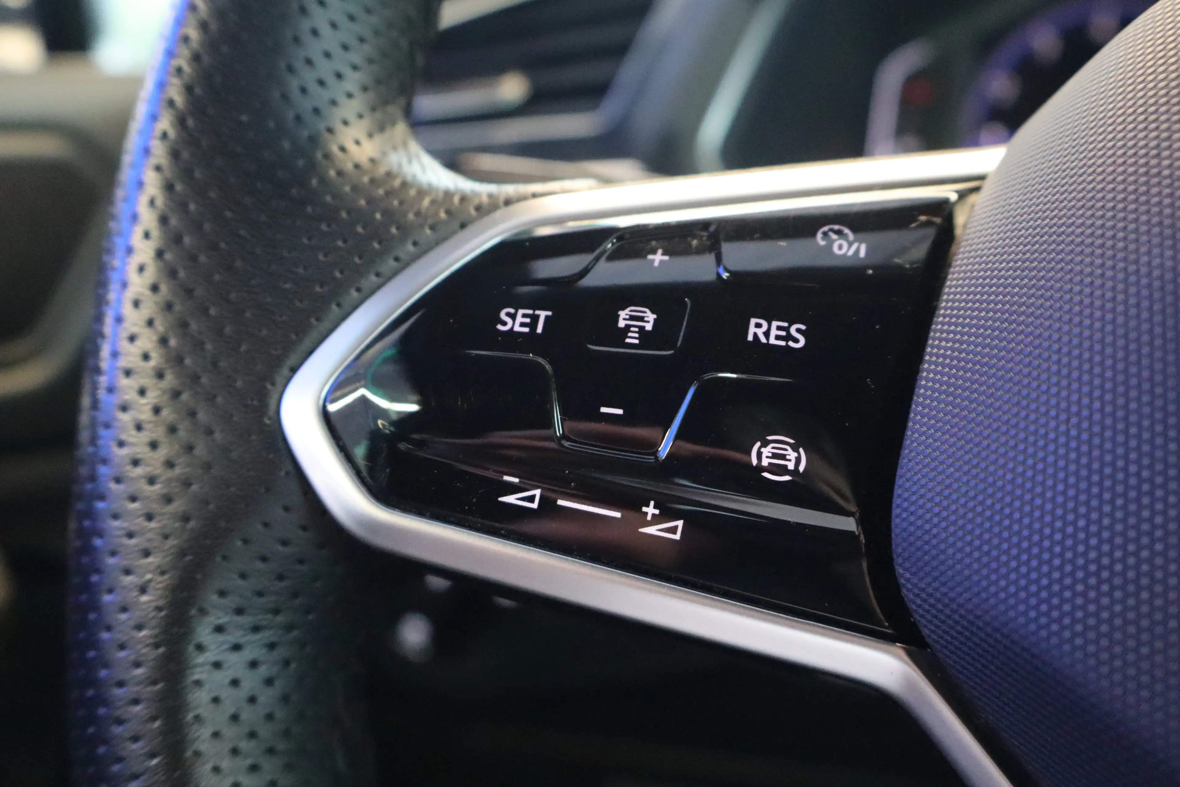 Volkswagen Tiguan Allspace 1.5 TSI R-Line Business 7p. 150PK TREKHAAK | Apple — photo 15