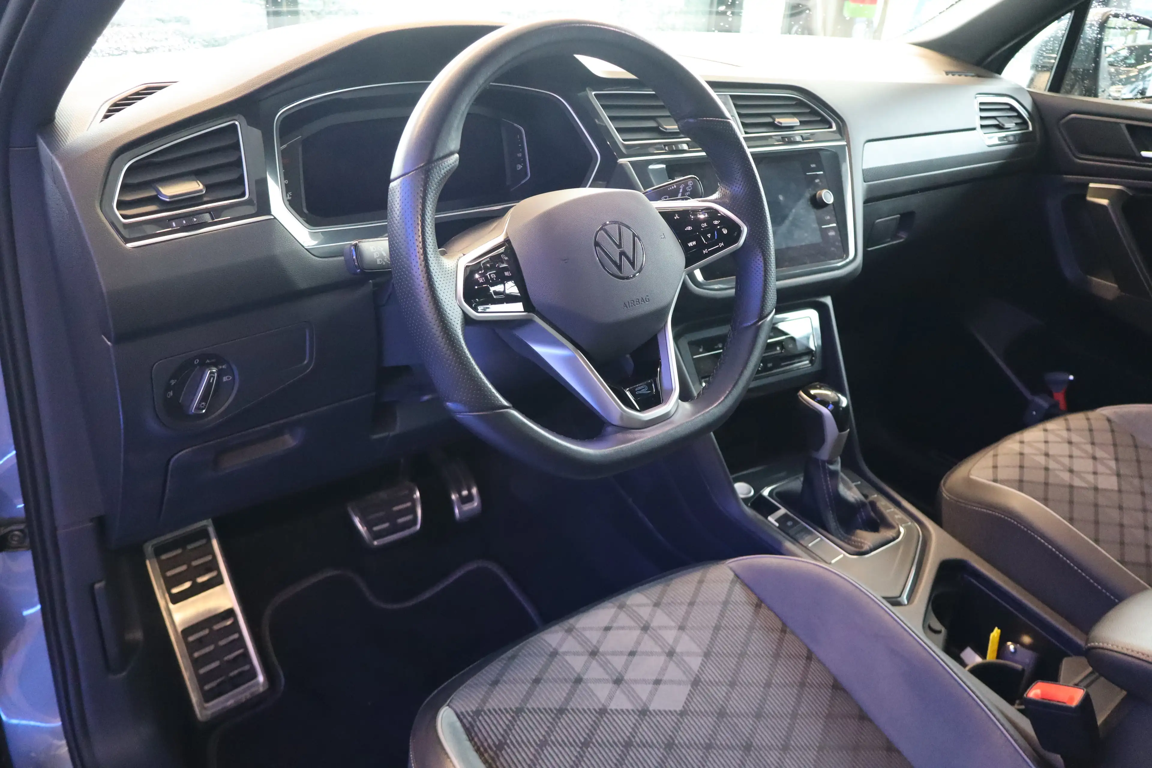 Volkswagen Tiguan Allspace 1.5 TSI R-Line Business 7p. 150PK TREKHAAK | Apple — photo 4