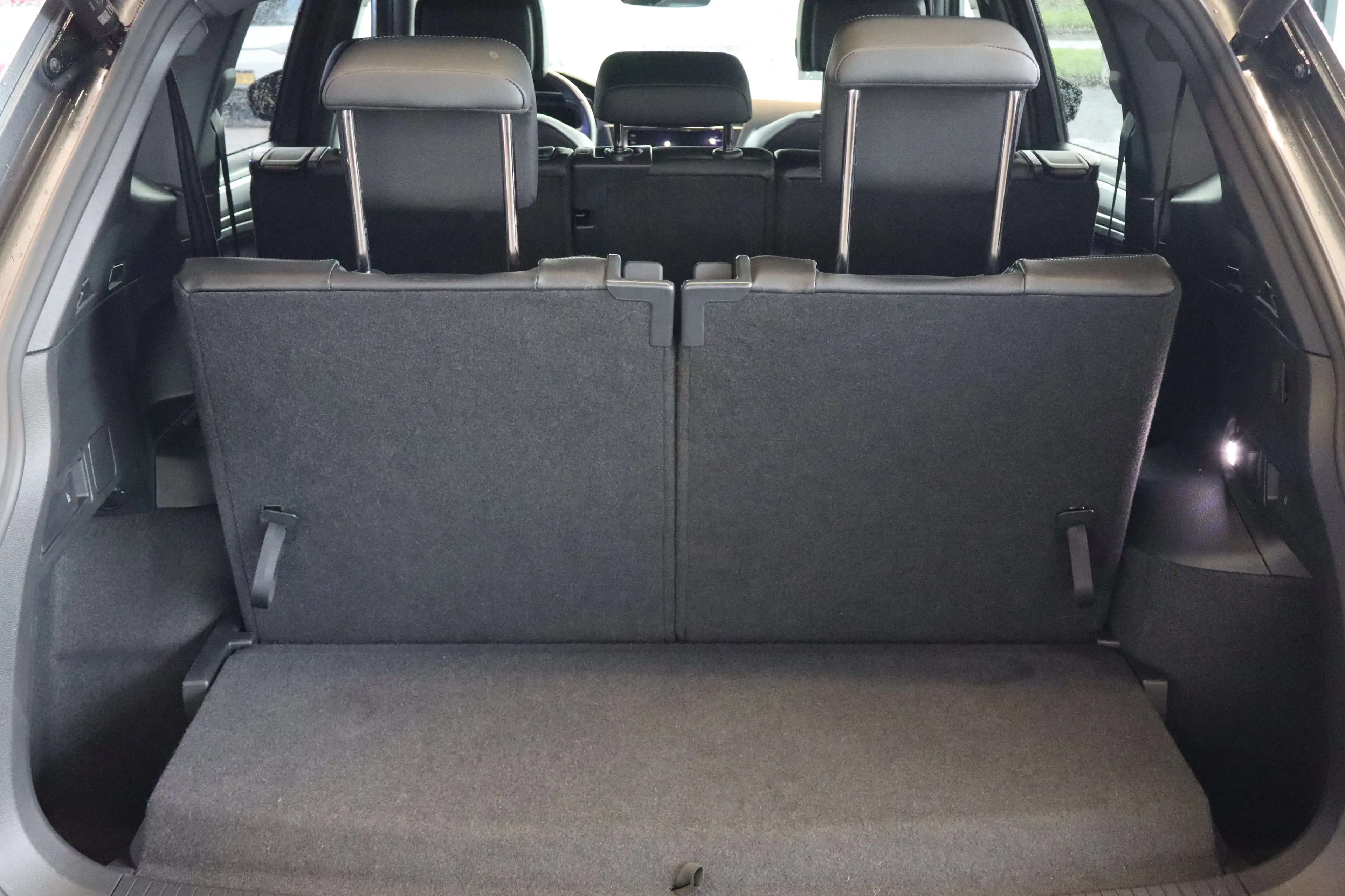 Volkswagen Tiguan Allspace 1.5 TSI R-Line Business 7p. 150PK TREKHAAK | Apple — photo 31