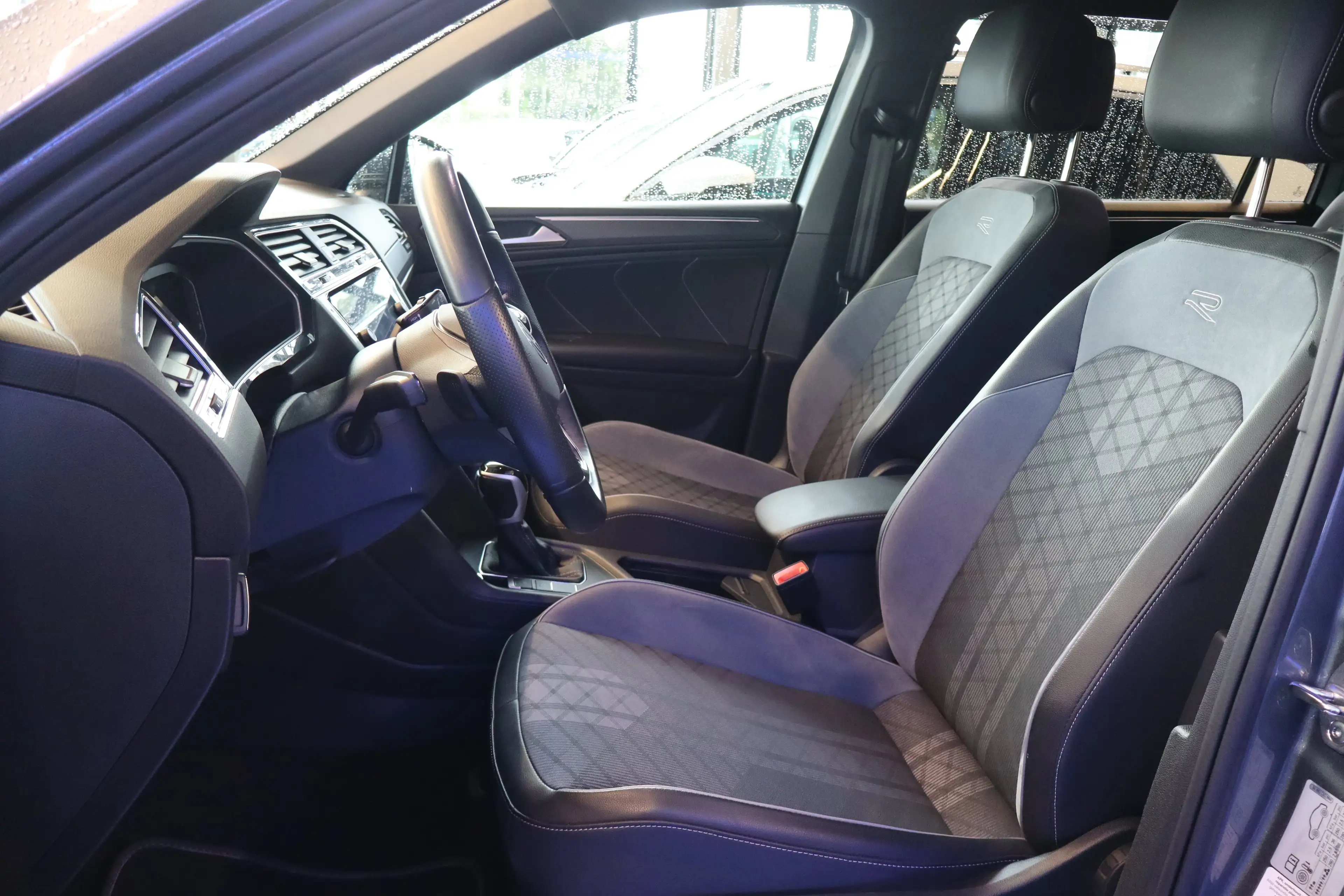 Volkswagen Tiguan Allspace 1.5 TSI R-Line Business 7p. 150PK TREKHAAK | Apple — photo 28