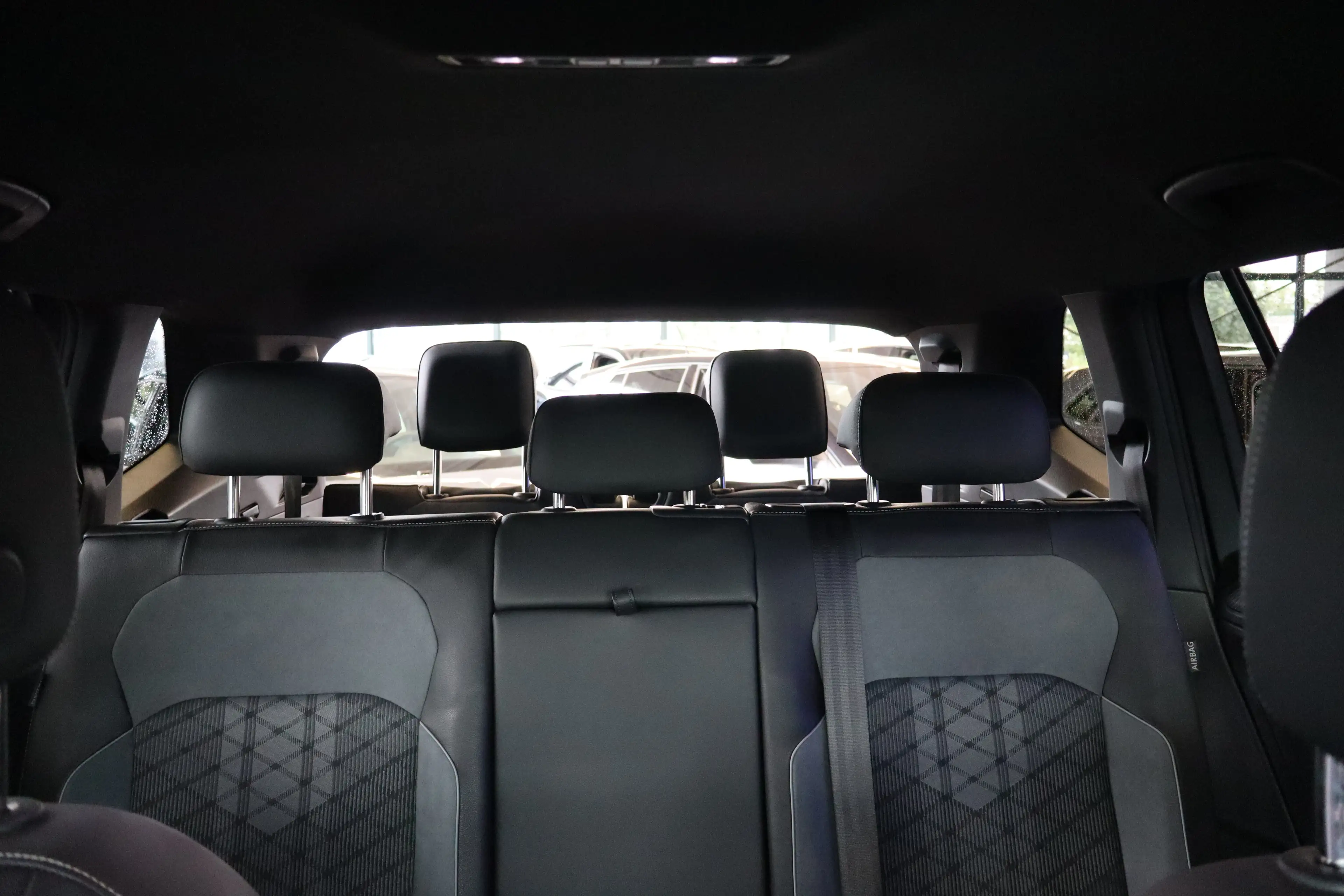 Volkswagen Tiguan Allspace 1.5 TSI R-Line Business 7p. 150PK TREKHAAK | Apple — photo 29