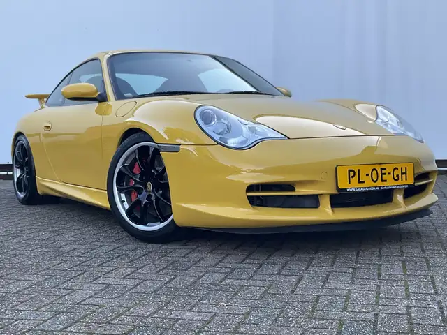 Porsche 911 view 2