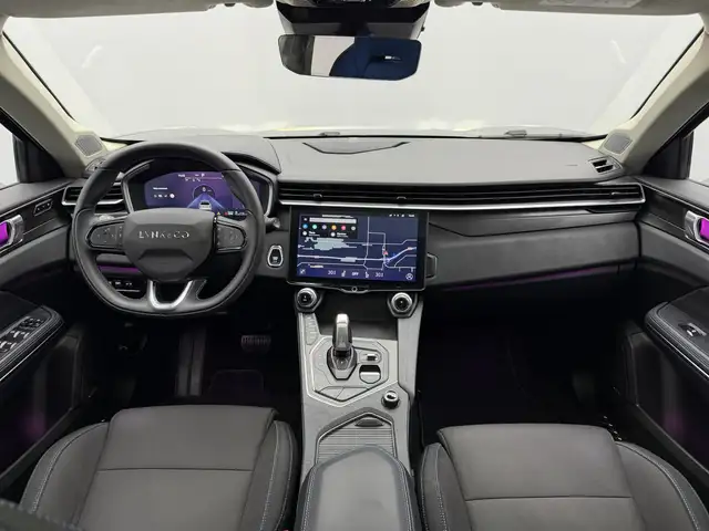 Lynk & Co 01 view 2
