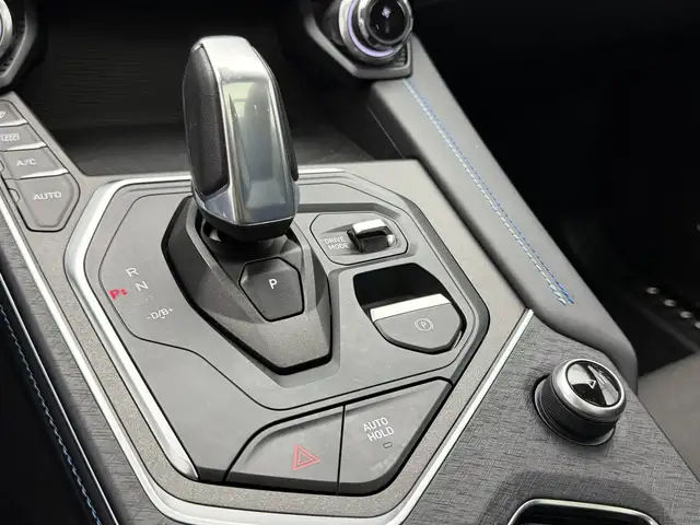 Lynk & Co 01 view 9