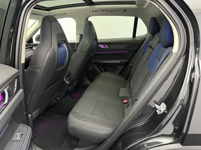 Lynk & Co 01 view 23