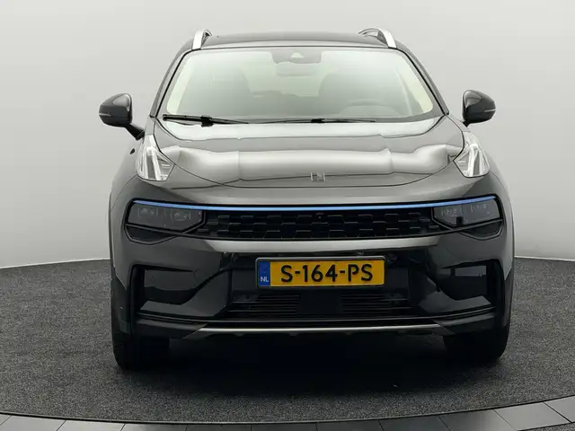Lynk & Co 01 view 11