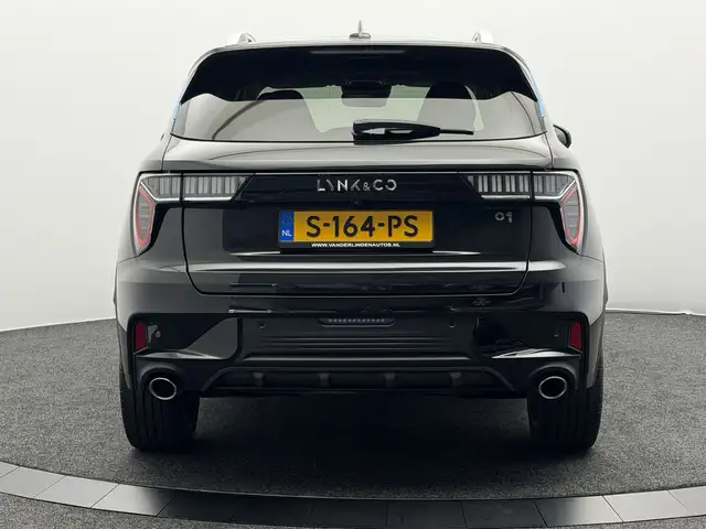 Lynk & Co 01 view 15