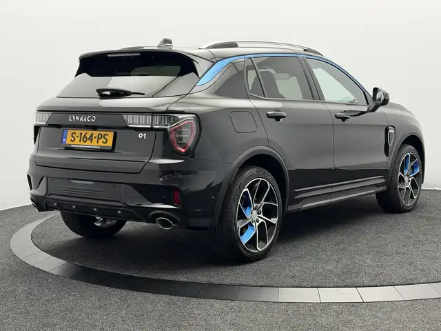 Lynk & Co 01 view 3