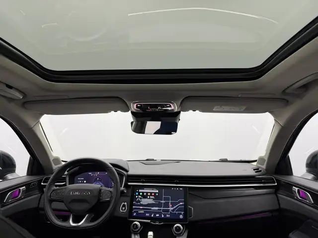 Lynk & Co 01 view 24