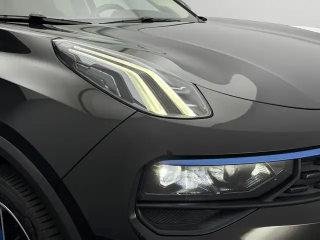 Lynk & Co 01 view 28
