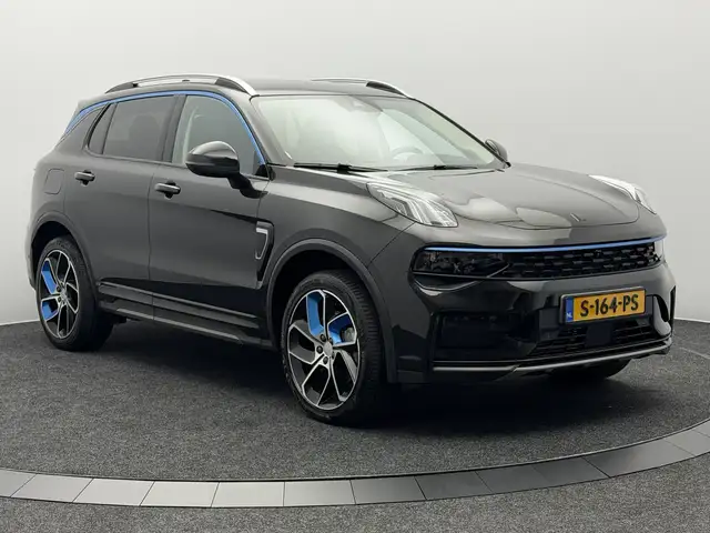Lynk & Co 01 view 13