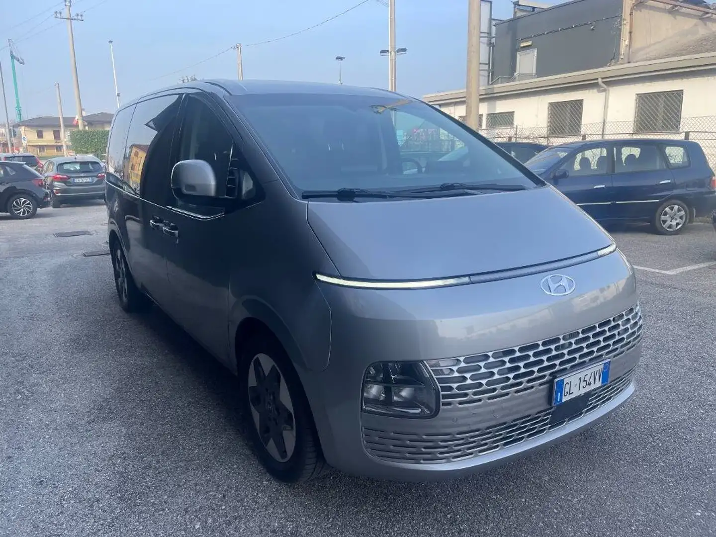 Hyundai STARIA 2.2 Wagon awd auto 4x4 9 Posti Grau - 2