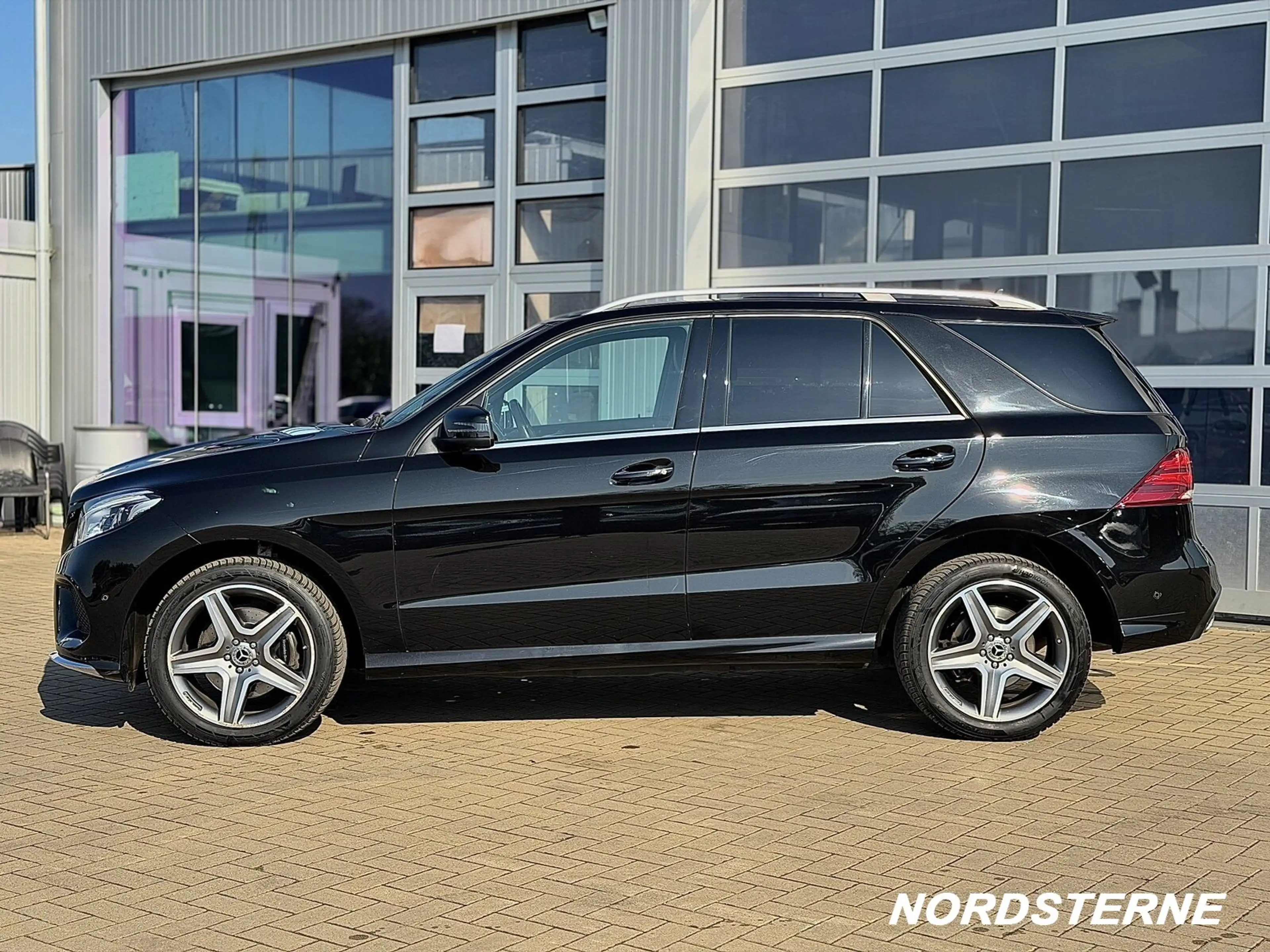 Mercedes-Benz GLE 350 GLE 350 d AMG Line 4Matic MEMORY+NAVI+DISTRONIC — photo 3