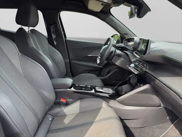 Peugeot 2008 view 9