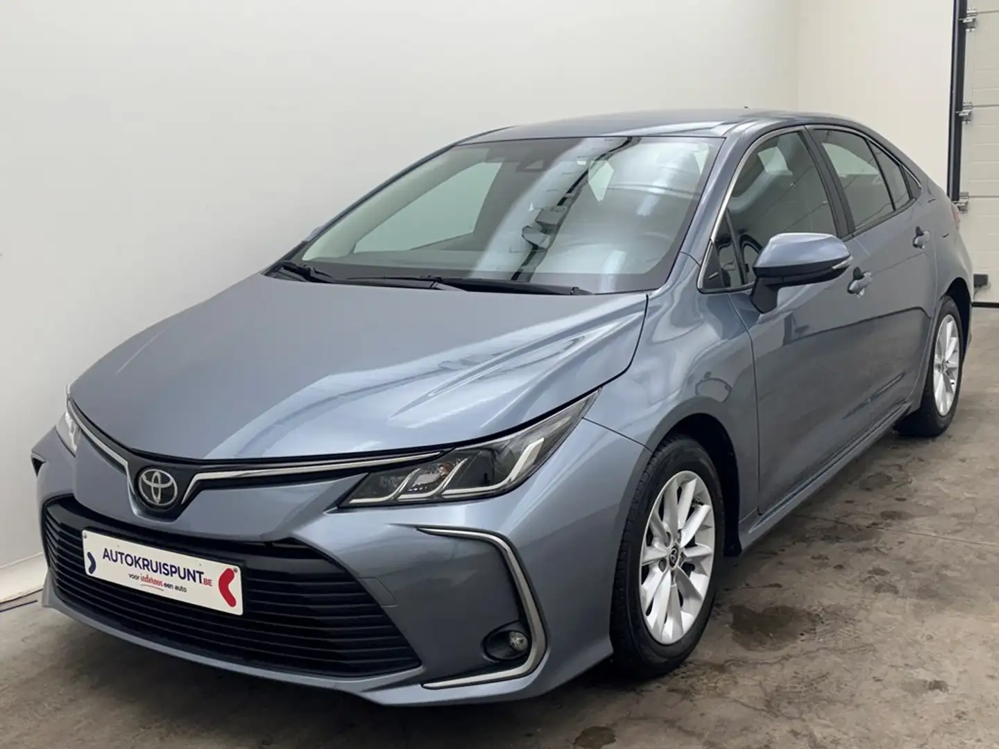 Toyota Corolla 1.5 VVT-I Sedan Dig.Aico Apple Carplay / Android A Grijs - 1