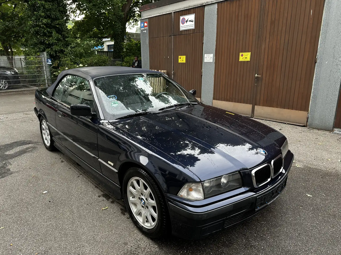 BMW 320 320i Blau - 1