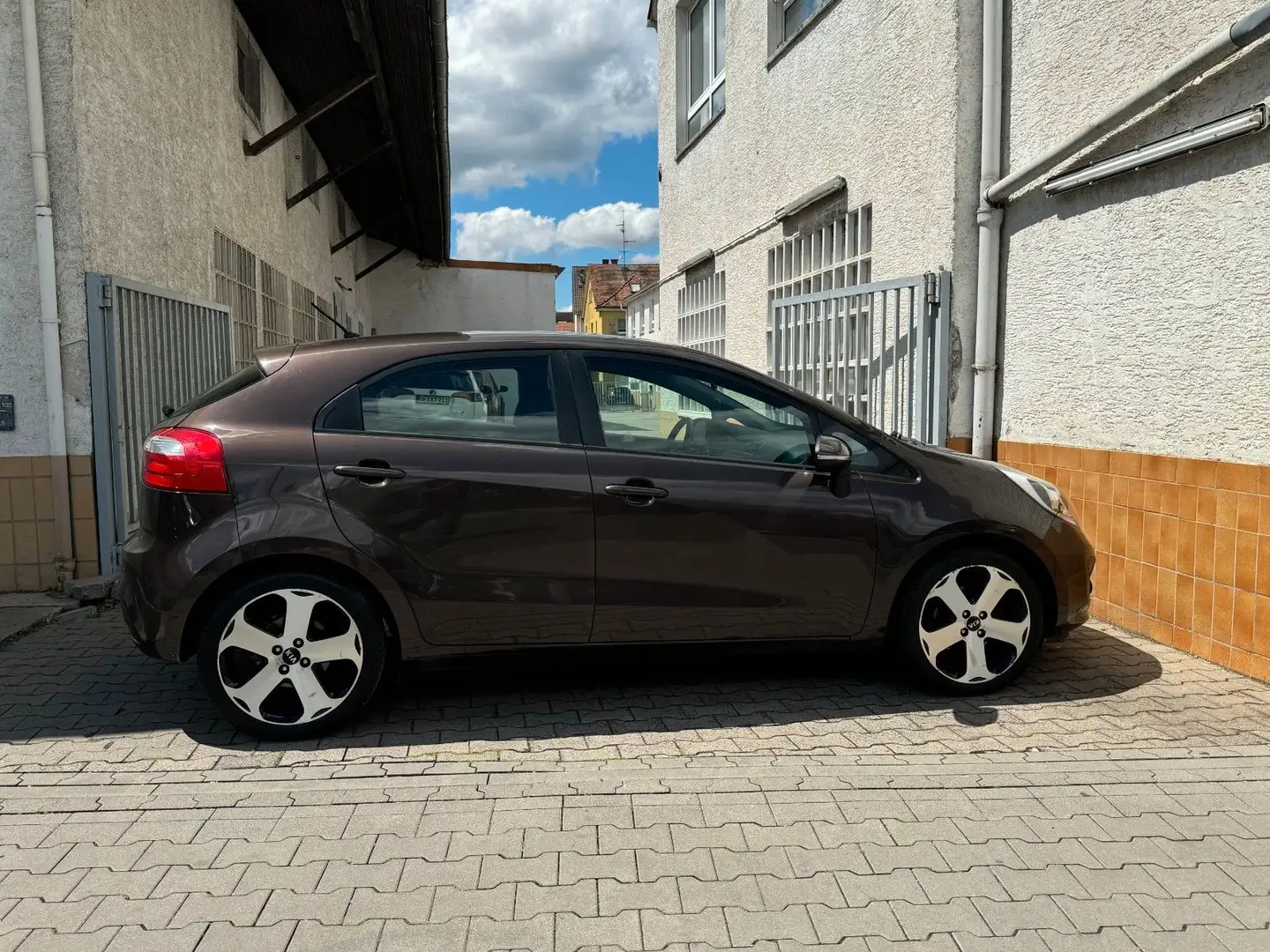 Kia Rio Spirit*Automatik*Freispr*SHZ*PD*2.Hd*TüV*EU5 Braun - 2