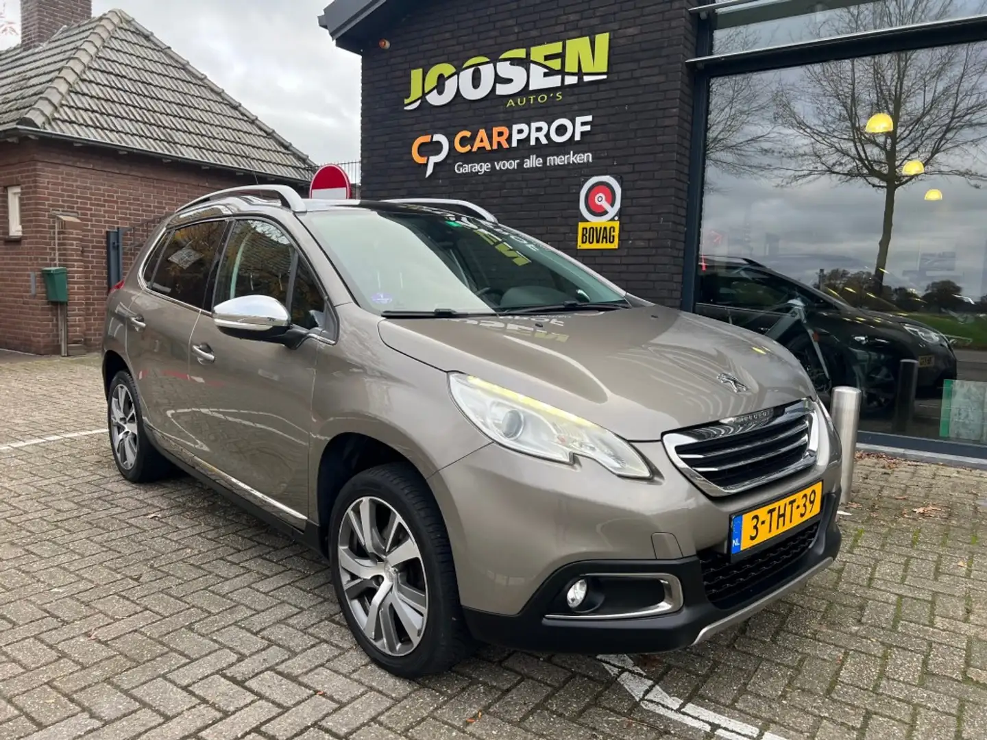 Peugeot 2008 1.6 VTI FELINE Grau - 1