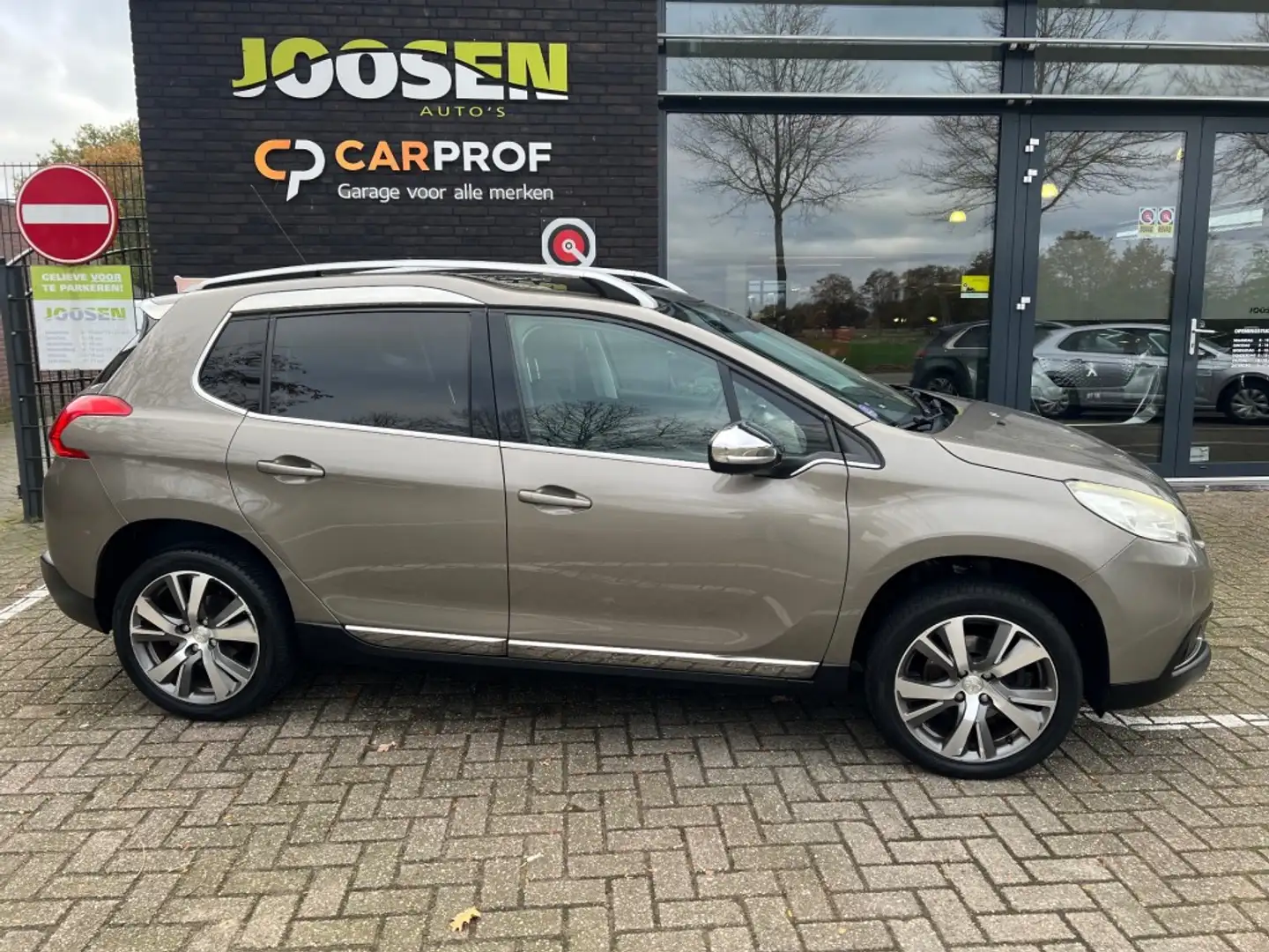 Peugeot 2008 1.6 VTI FELINE Grau - 2