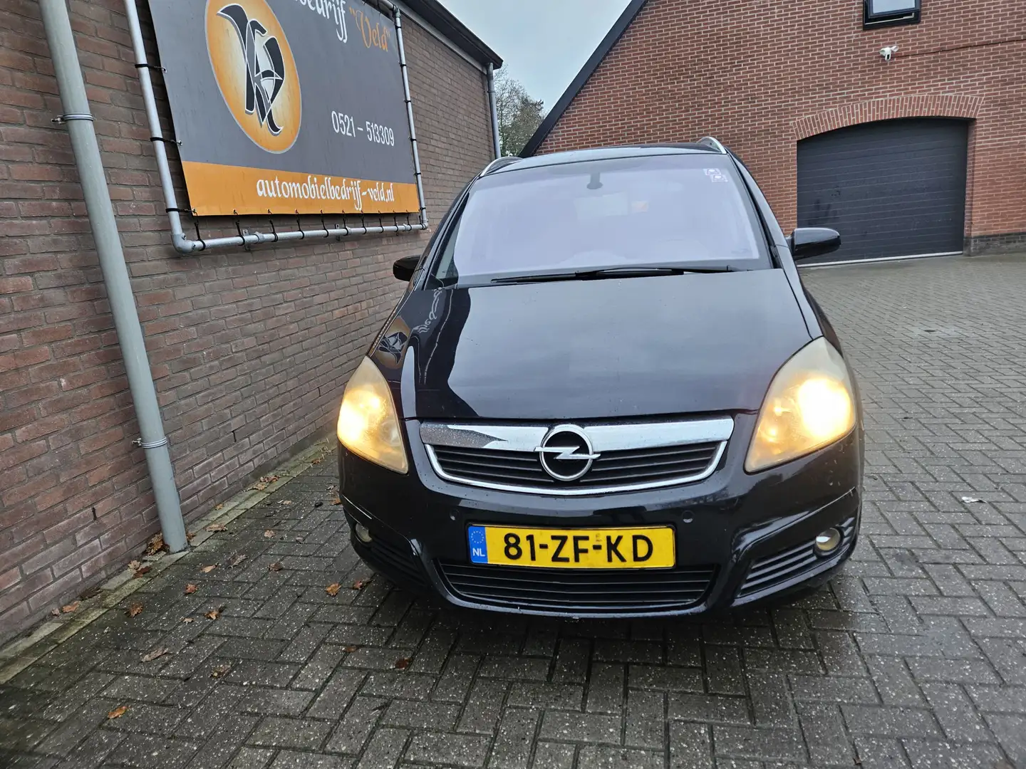 Opel Zafira 1.8 Cosmo Zwart - 2
