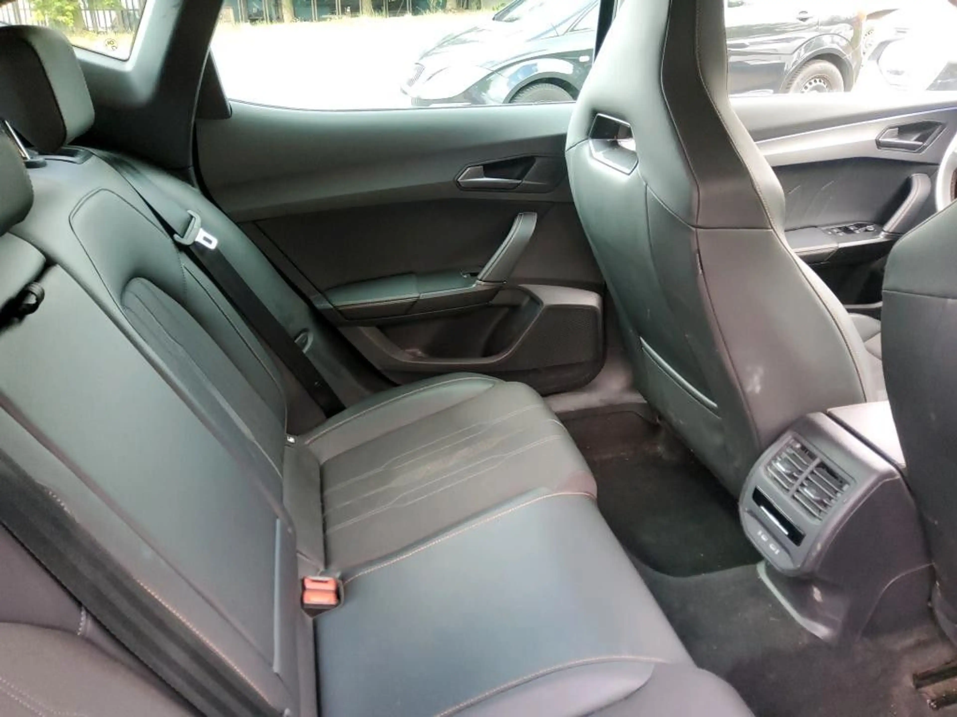 CUPRA Formentor VZ 1.4e/TSI Navi AHK SHZ ACC LED PDC — photo 6