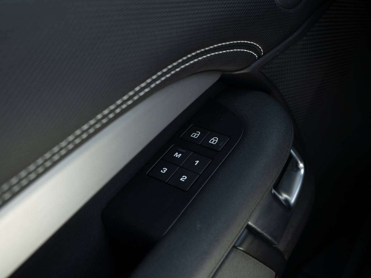 2023 Land Rover Discovery P360 R-DYNAMIC HSE thumb 11