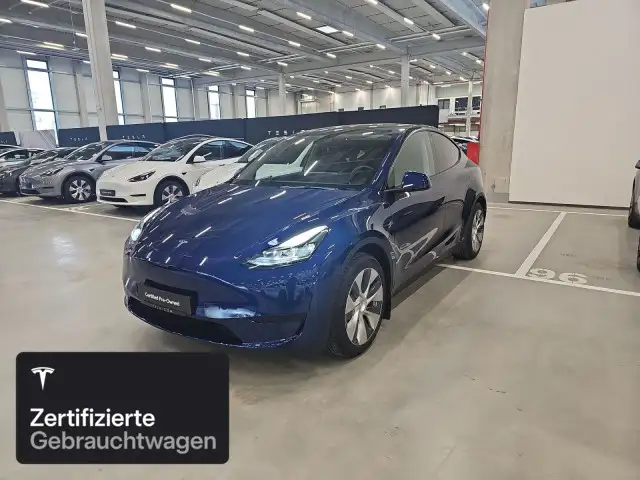 Tesla Model Y Rear-Wheel Drive