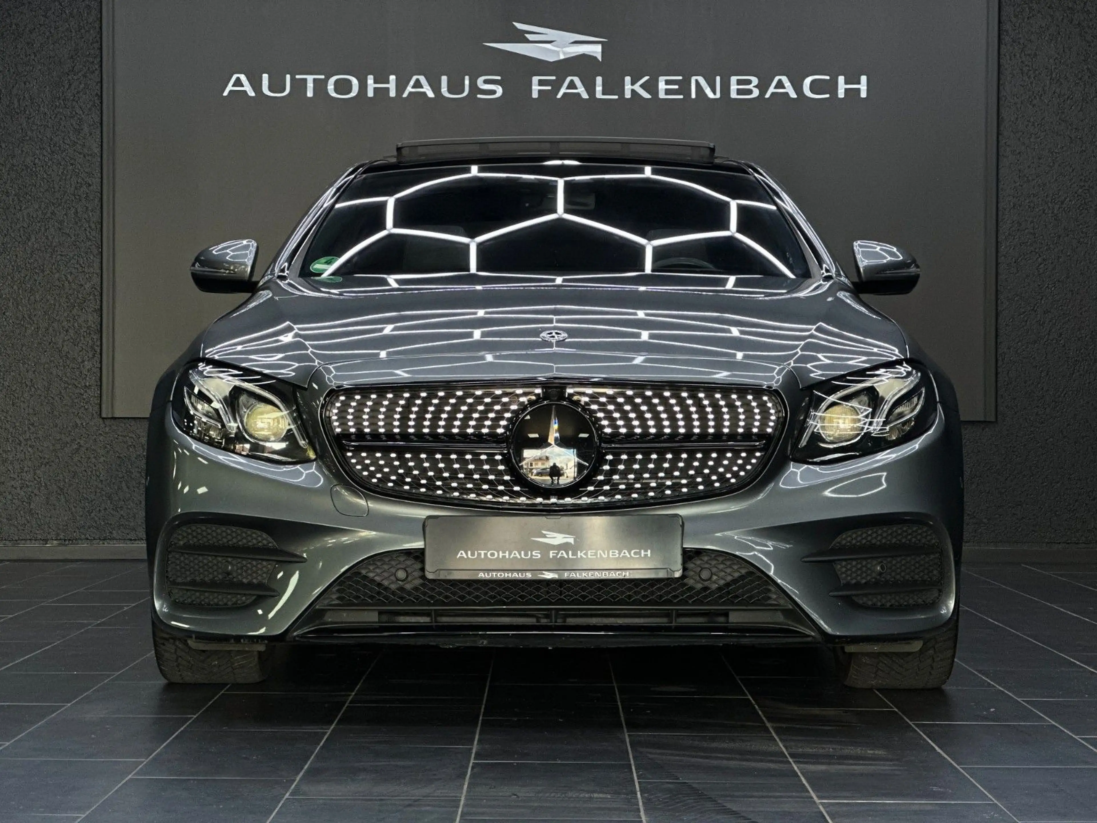 Mercedes-Benz E 400 E400D*LIMO*4MATIC*LUFT*AMG*PANO*MEMORY*20"*BURME — photo 4