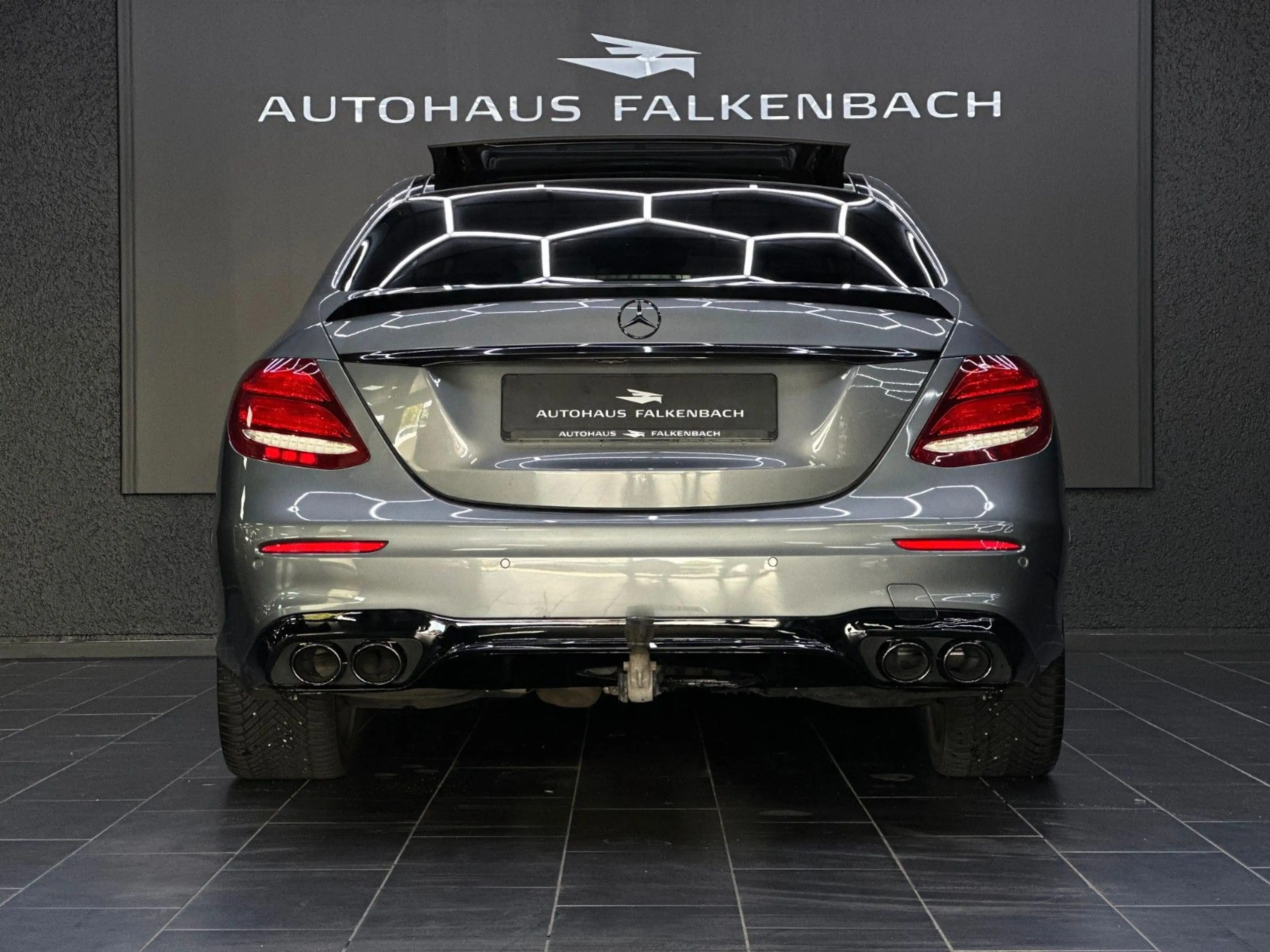 Mercedes-Benz E 400 E400D*LIMO*4MATIC*LUFT*AMG*PANO*MEMORY*20"*BURME — photo 3