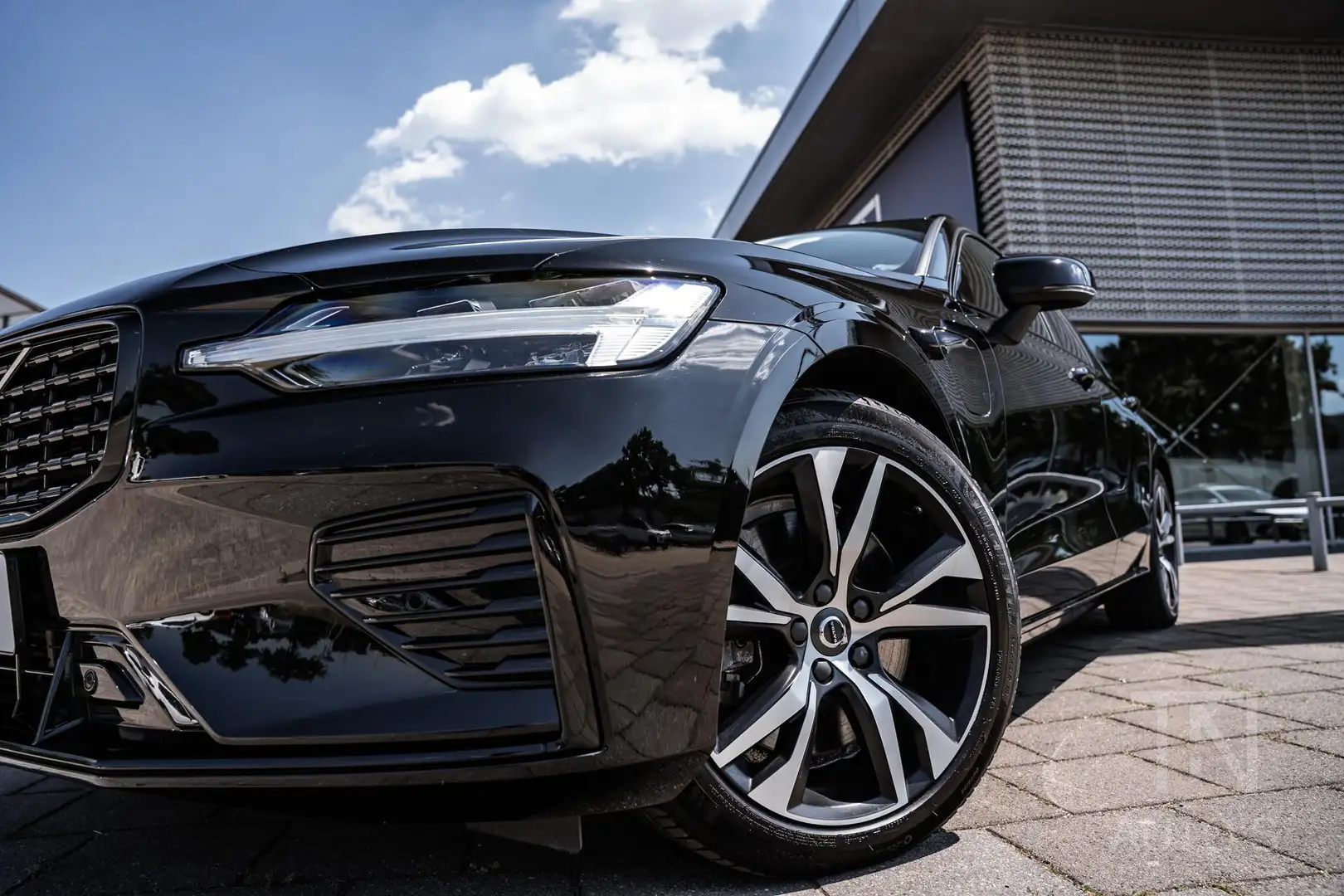 Volvo V60 T8 Recharge R-Design | Harman/Kardon | Keyless | P Noir - 2