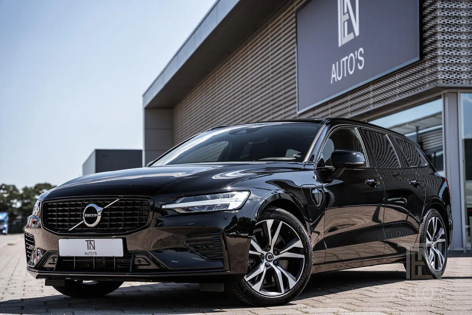 Volvo V60 T8 Recharge R-Design | Harman/Kardon | Keyless | P Noir - 1