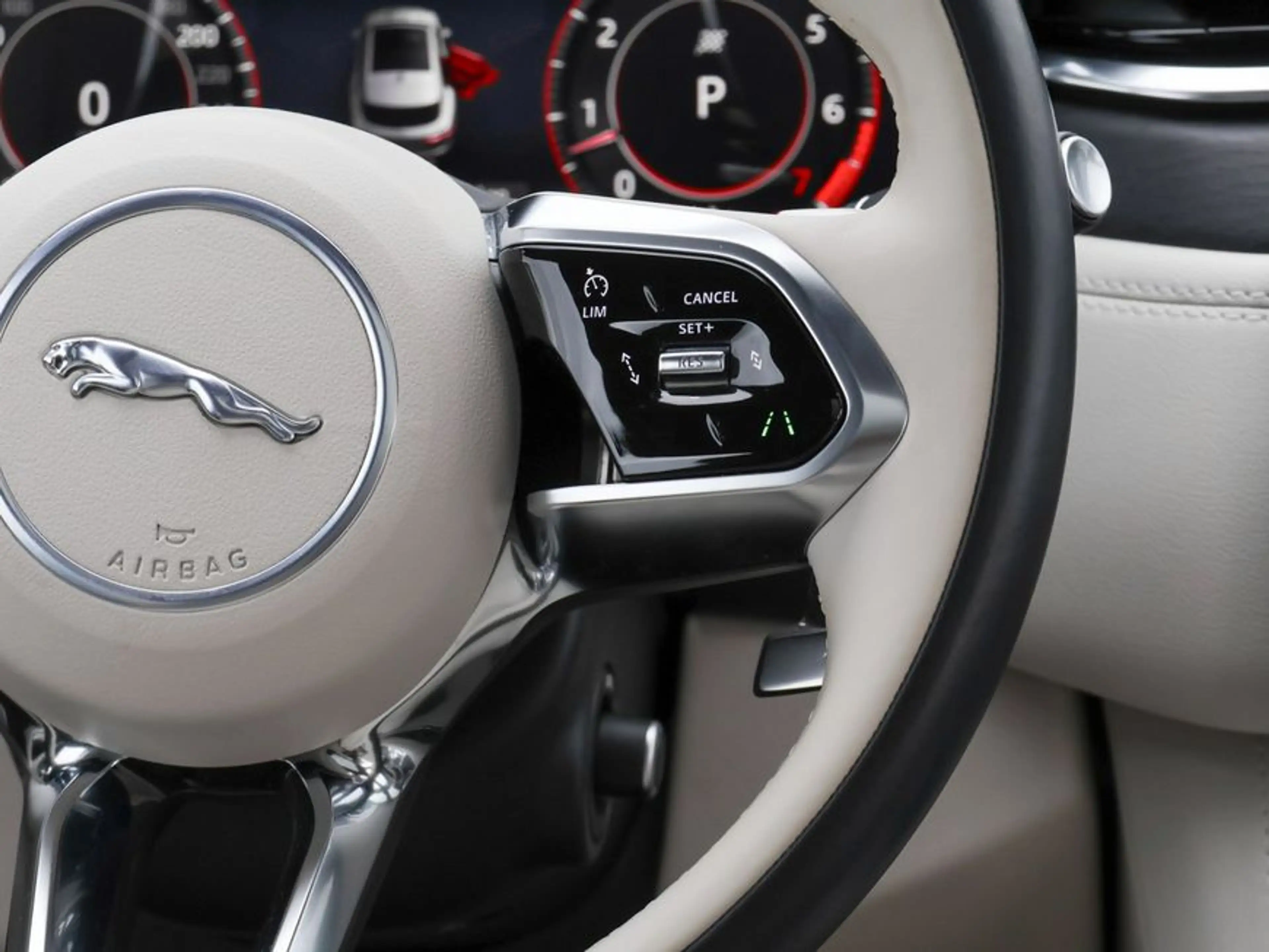 Jaguar F-Pace P400 AWD Sport — photo 14