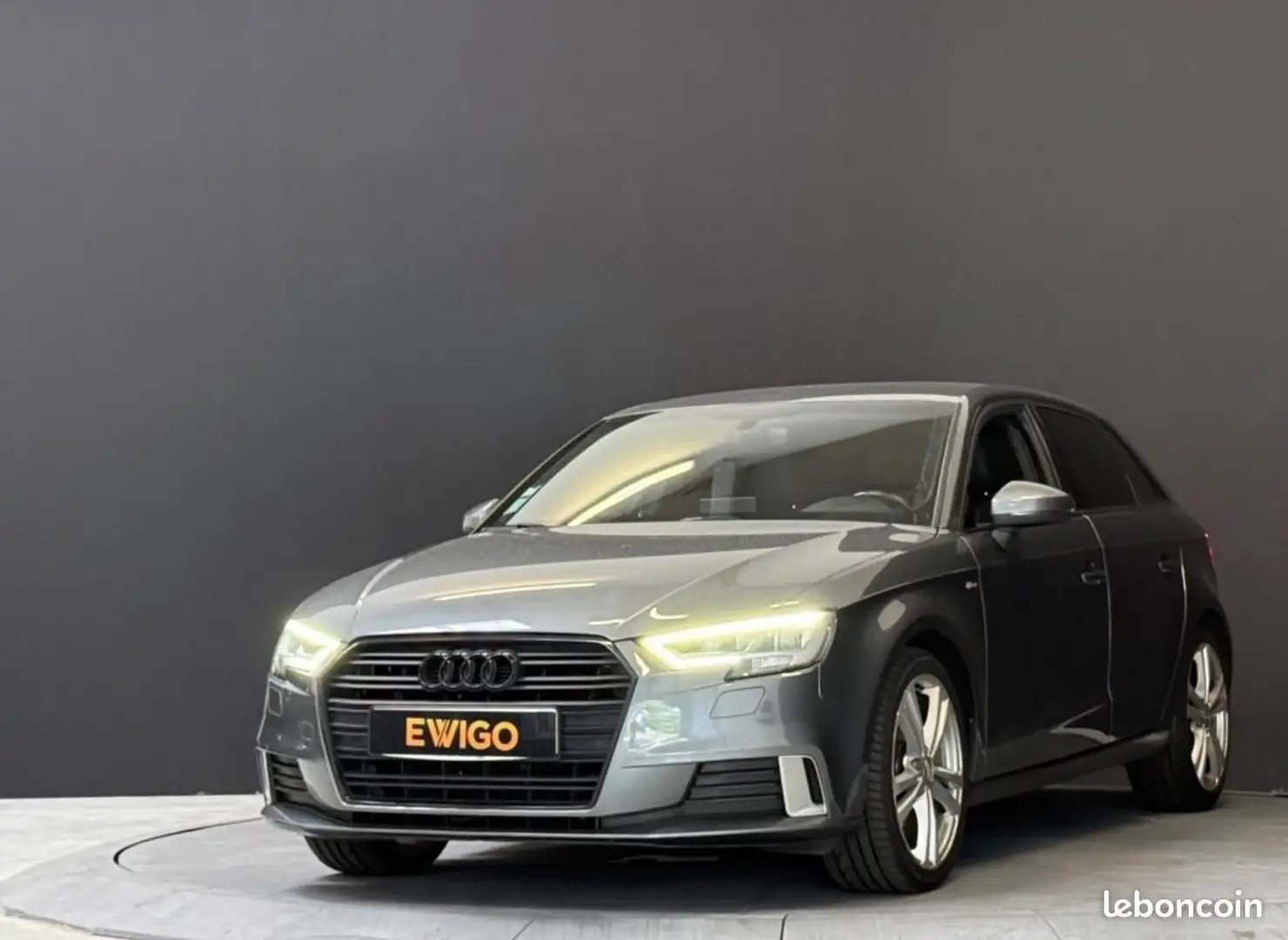 Audi A3 1.6L TDi 115CH S-TRONIC S-LINE Grau - 1