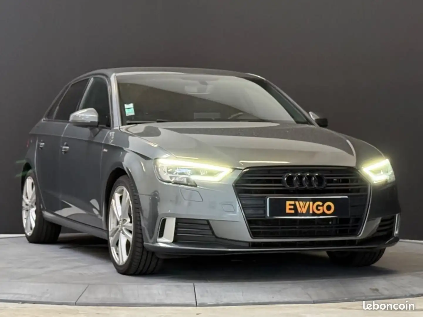 Audi A3 1.6L TDi 115CH S-TRONIC S-LINE Grau - 2